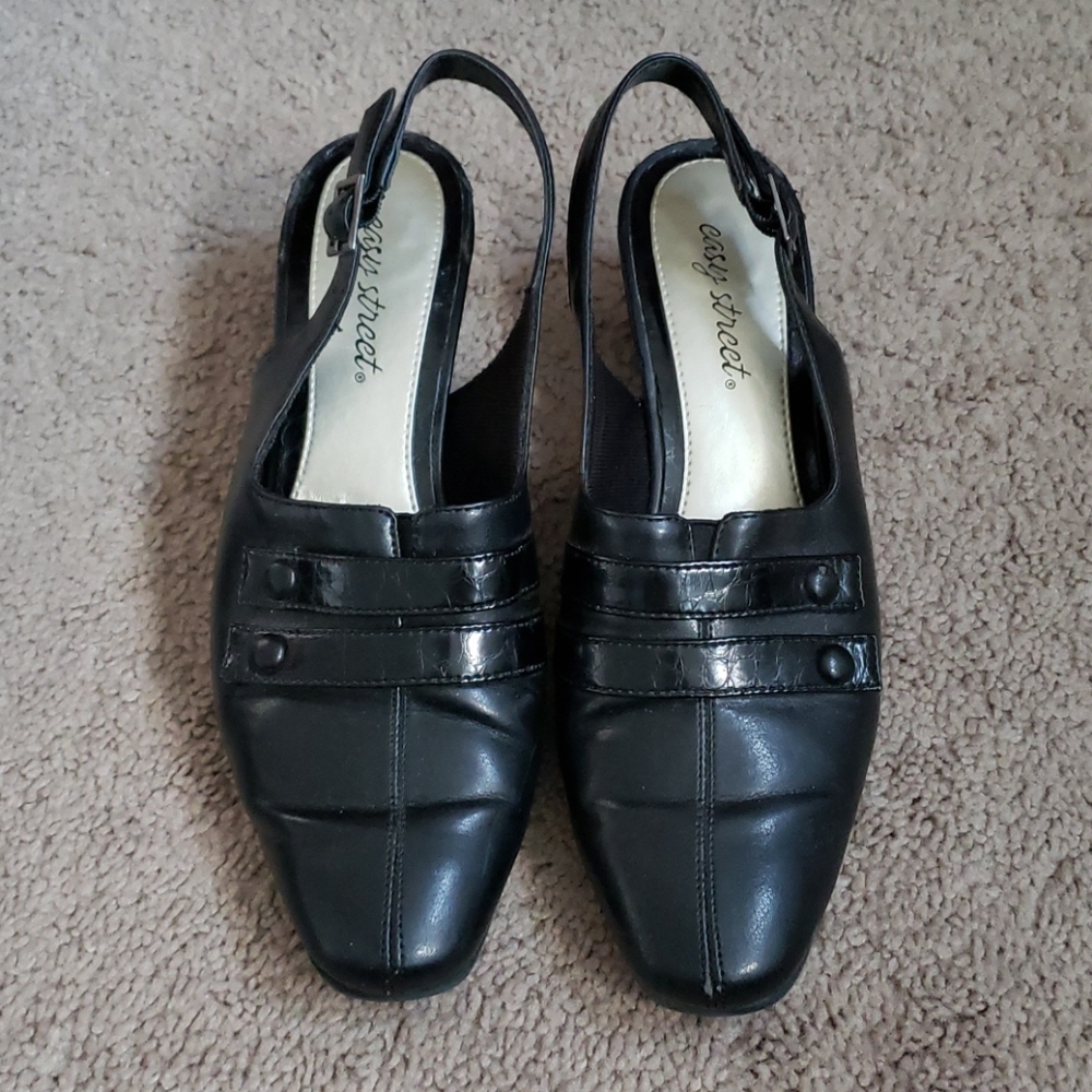Easy street kitten heel strappy close-toe size 8.5